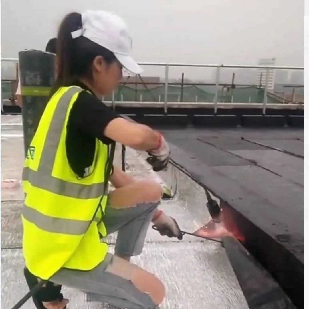 屋顶防水是卷材好还是涂料好_卷材防水 涂料防水_js涂料是聚合物水泥防水涂料